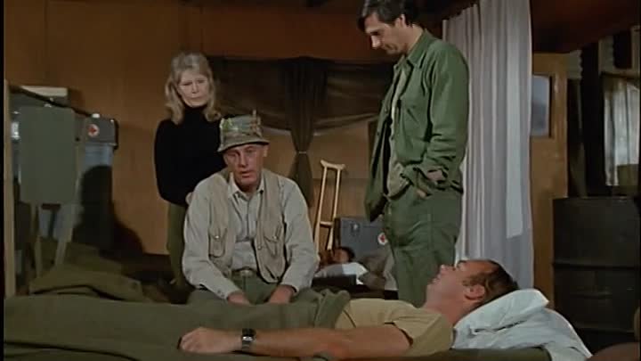 ⁣M*A*S*H S2 E11 ∙ Carry On, Hawkeye