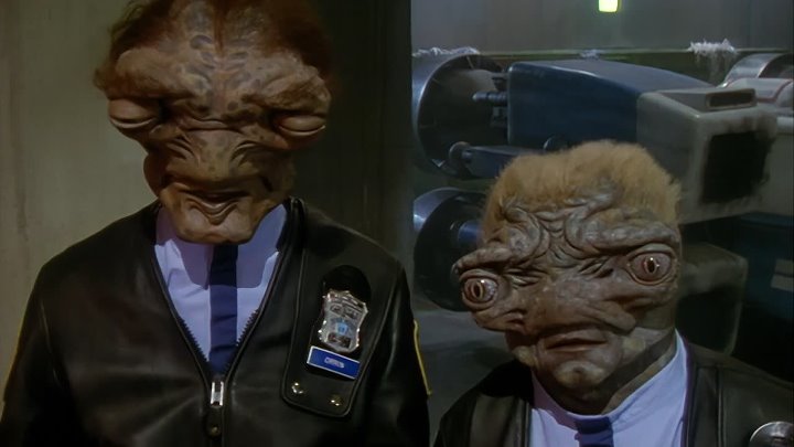 ⁣Space Precinct - S01E14 - Predator and Prey