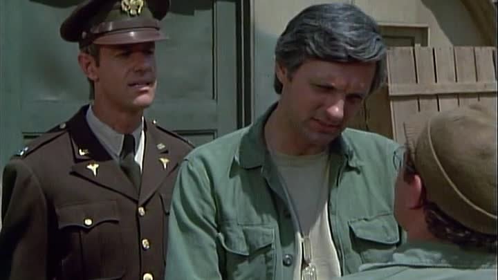 ⁣M*A*S*H S04E01 - Welcome to Korea