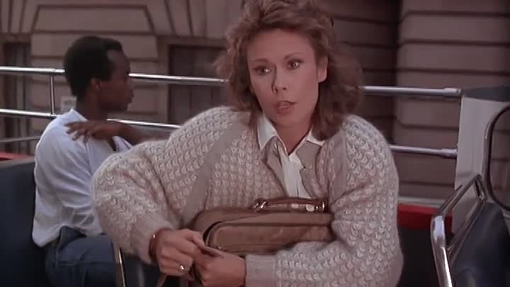 ⁣Scarecrow and Mrs King S02E01 To Catch a Mongoose