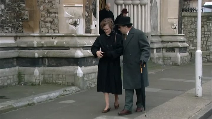 ⁣Maisie Raine S01E04 An Ordinary Little Tragedy 720p