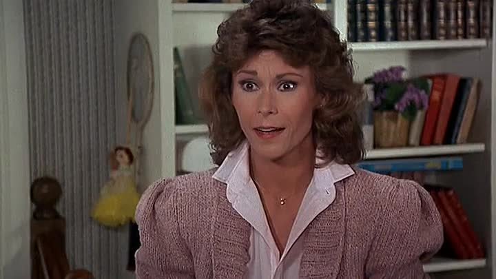 ⁣Scarecrow and Mrs King S02E06 Brunettes Are In