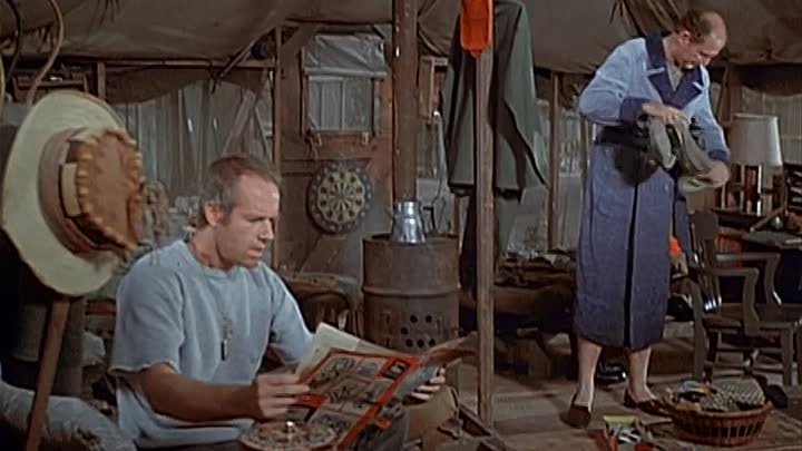 ⁣MASH S06E05 - The Winchester Tapes