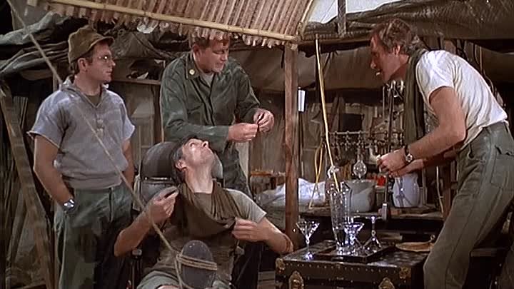 ⁣MASH S06E14 - The Merchant of Korea