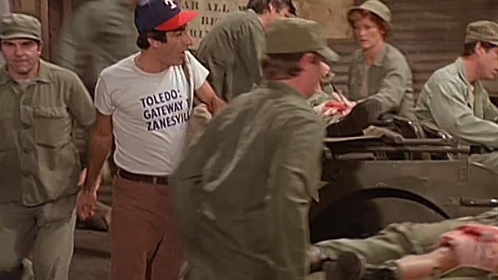 ⁣MASH S07E18 - The Young and the Restless