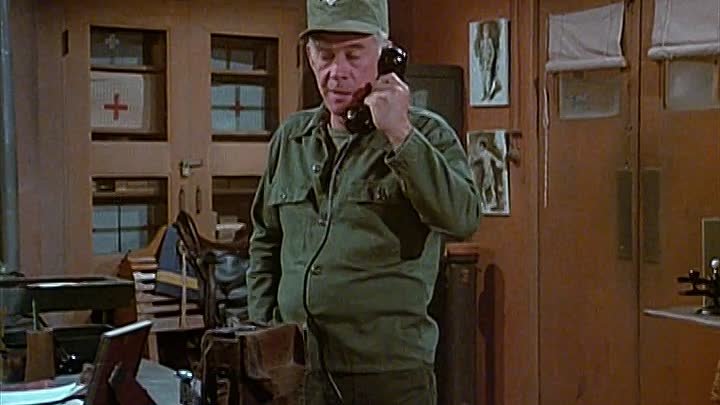 ⁣MASH S08E01 - Too Many Cooks