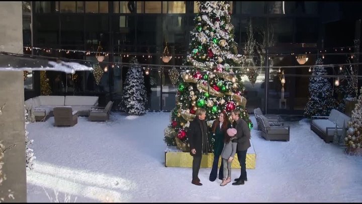 ⁣Falling for Christmas 2022