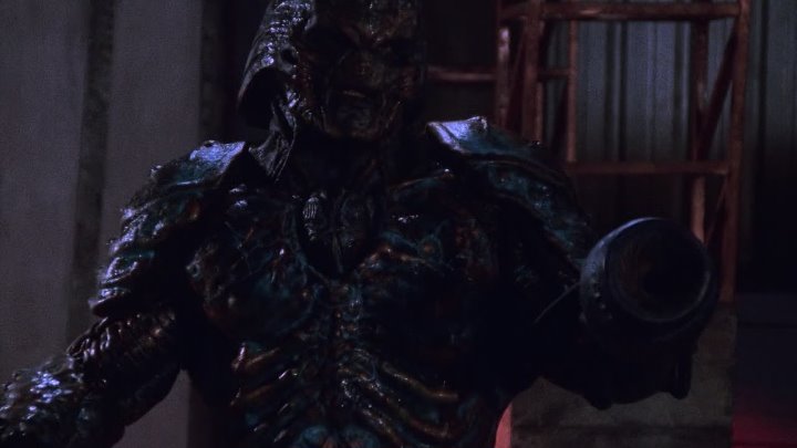 ⁣Babylon 5 [S01E04] Infection
