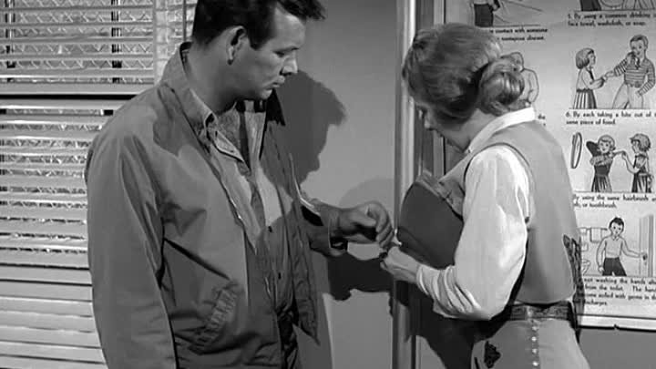 ⁣The Fugitive [S03E13] The Good Guys And The Bad Guys