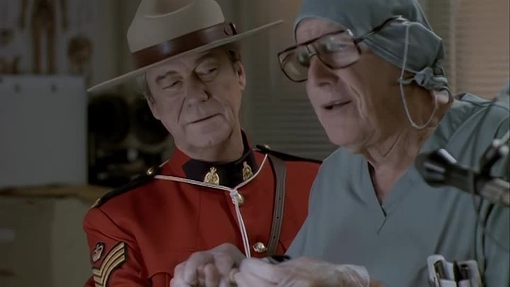 ⁣Due South - S03E11 - Dead Guy Running