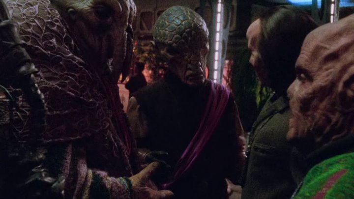 ⁣Babylon 5 [S04E13] Rumors, Bargains and Lies
