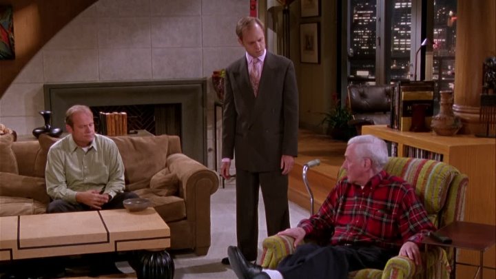 ⁣Frasier [S10E04] (1080p) Kissing Cousin