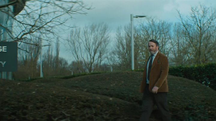 ⁣Ludwig S01E01 (1080p)