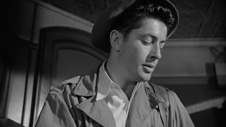 ⁣Side Street (1949) (1080p)