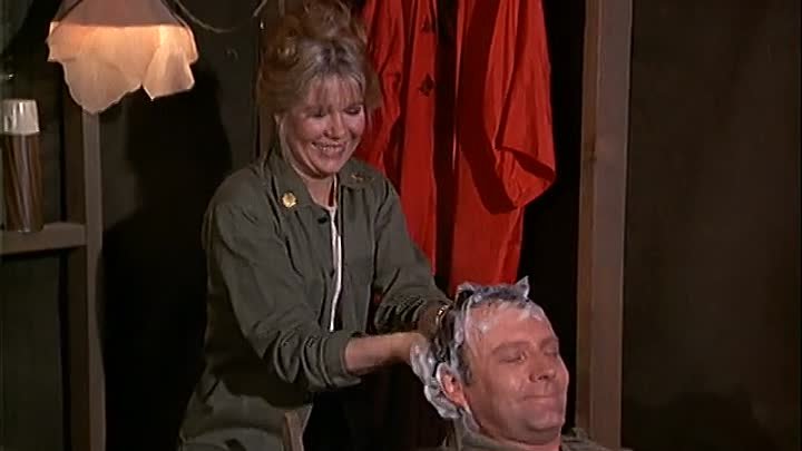 ⁣M*A*S*H S2 E1 ∙ Divided We Stand