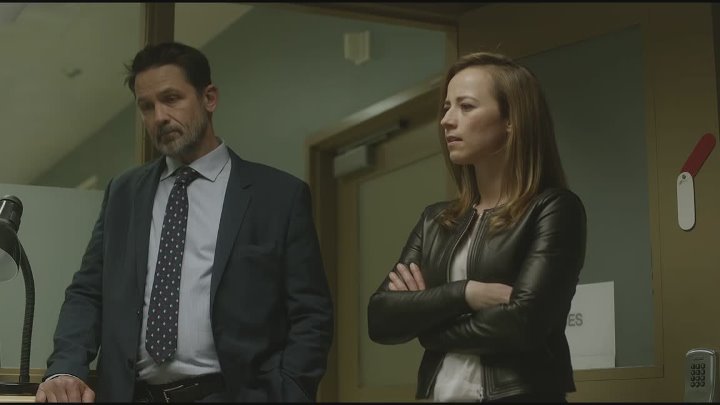 ⁣Cardinal S02E01 1080p Red