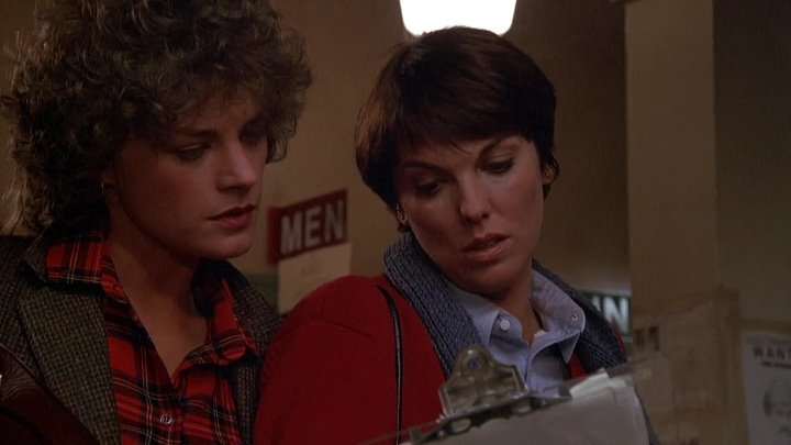 ⁣Cagney & Lacey S01E01 You Call This Plain Clothes