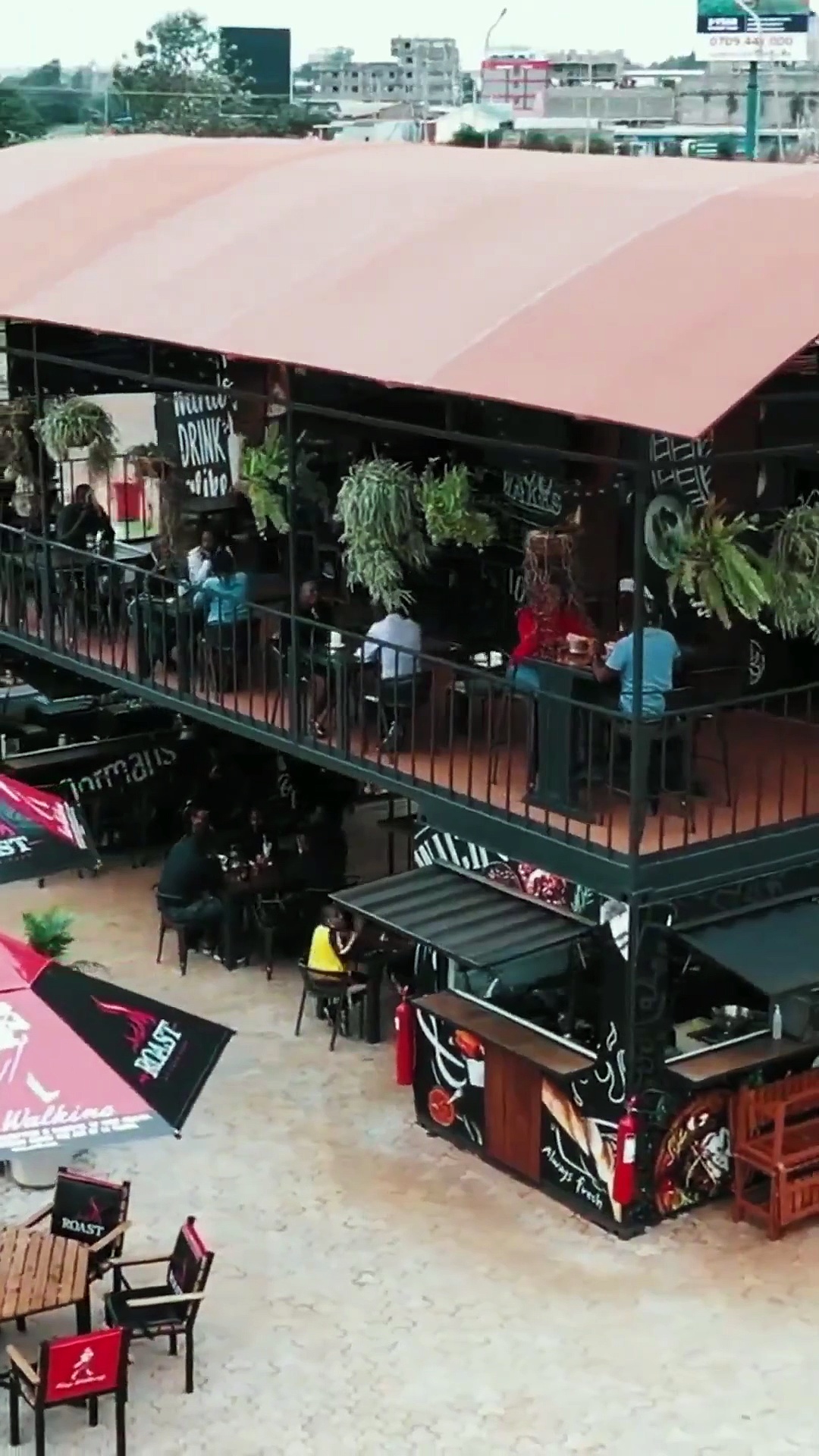 ⁣Clara Corre Peligro Muchas Veces, Elliot La Salva Y Se Enamoran