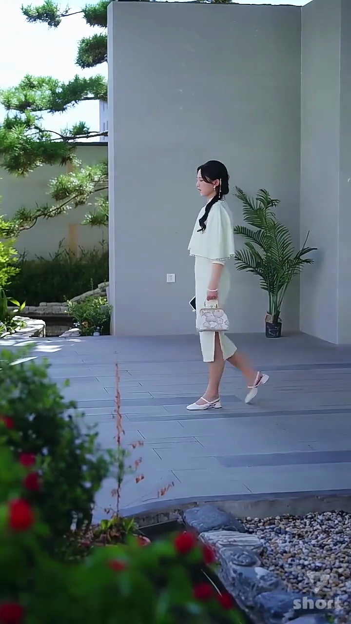 ⁣Marrying the Uncle shortmintz