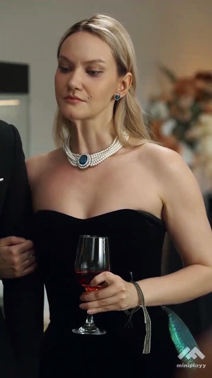 ⁣The Double Engagement shortmintz