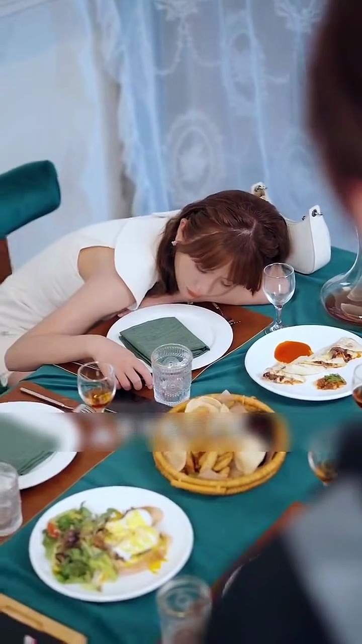 ⁣Reborn, She Dumps Jerk And Marries Cold, Disabled Billionaire Ceo, Spoiled By His Unique Tenderness