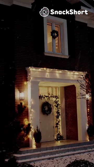 ⁣New Living Under One Roof, Step-Siblings Cross The Line Of Desire