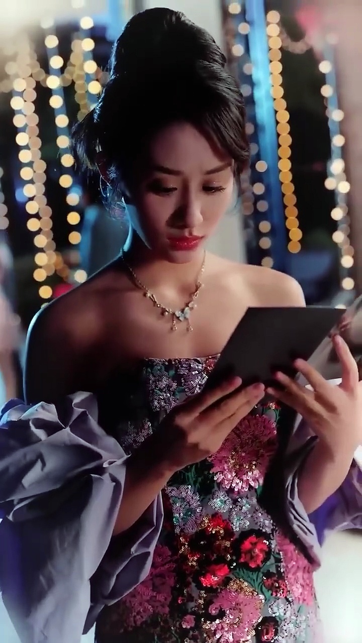 ⁣Her Billionaire Secret