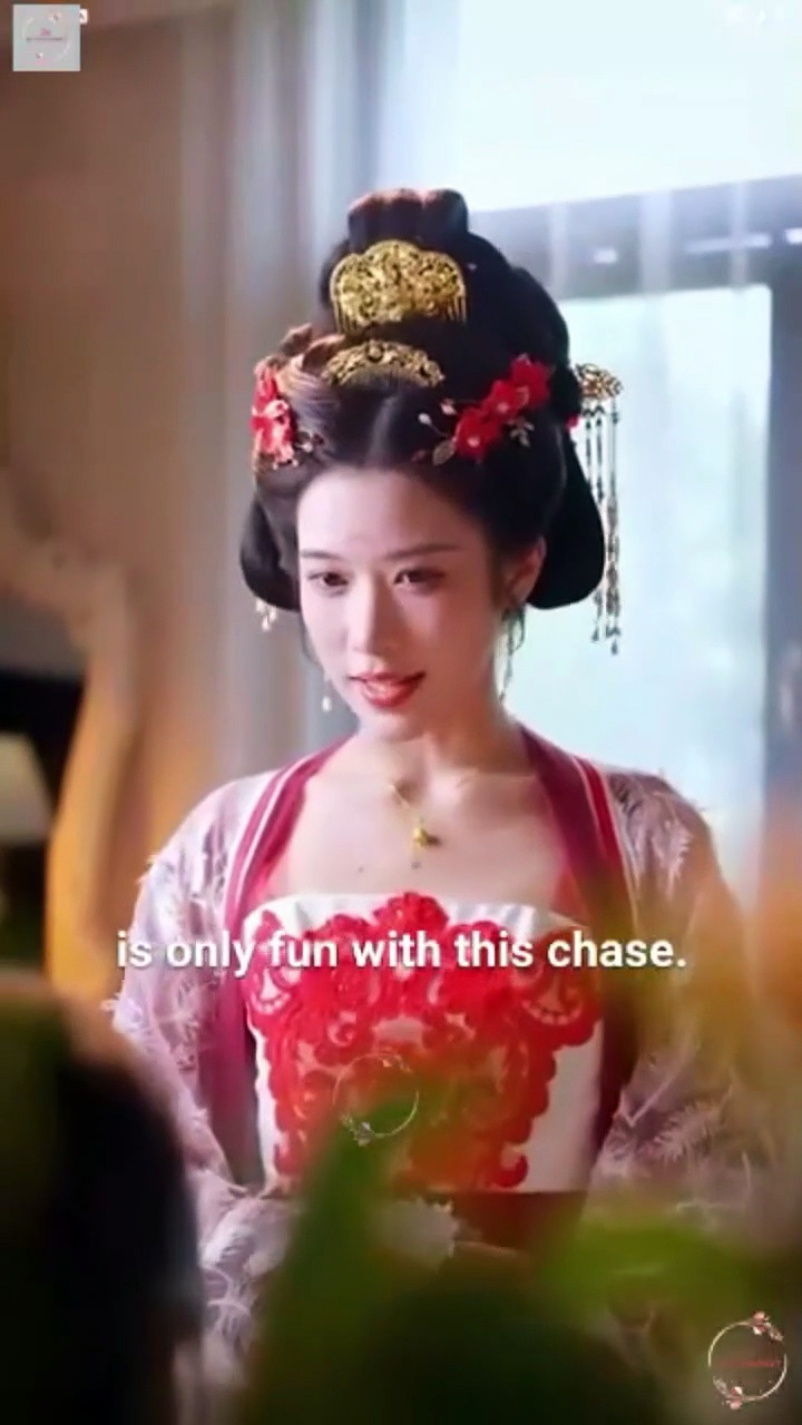 ⁣A palace schemer lives in me