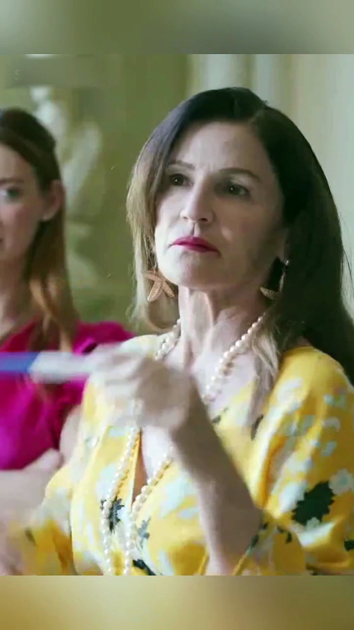 ⁣Love Stars With A Contract