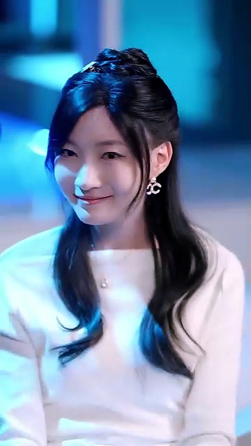 ⁣Cutting the Ribbon, Cutting Ties #Dramabox