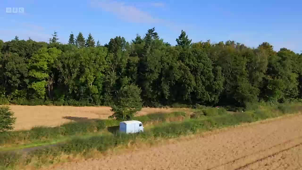 ⁣The Travelling Auctioneers S05E10