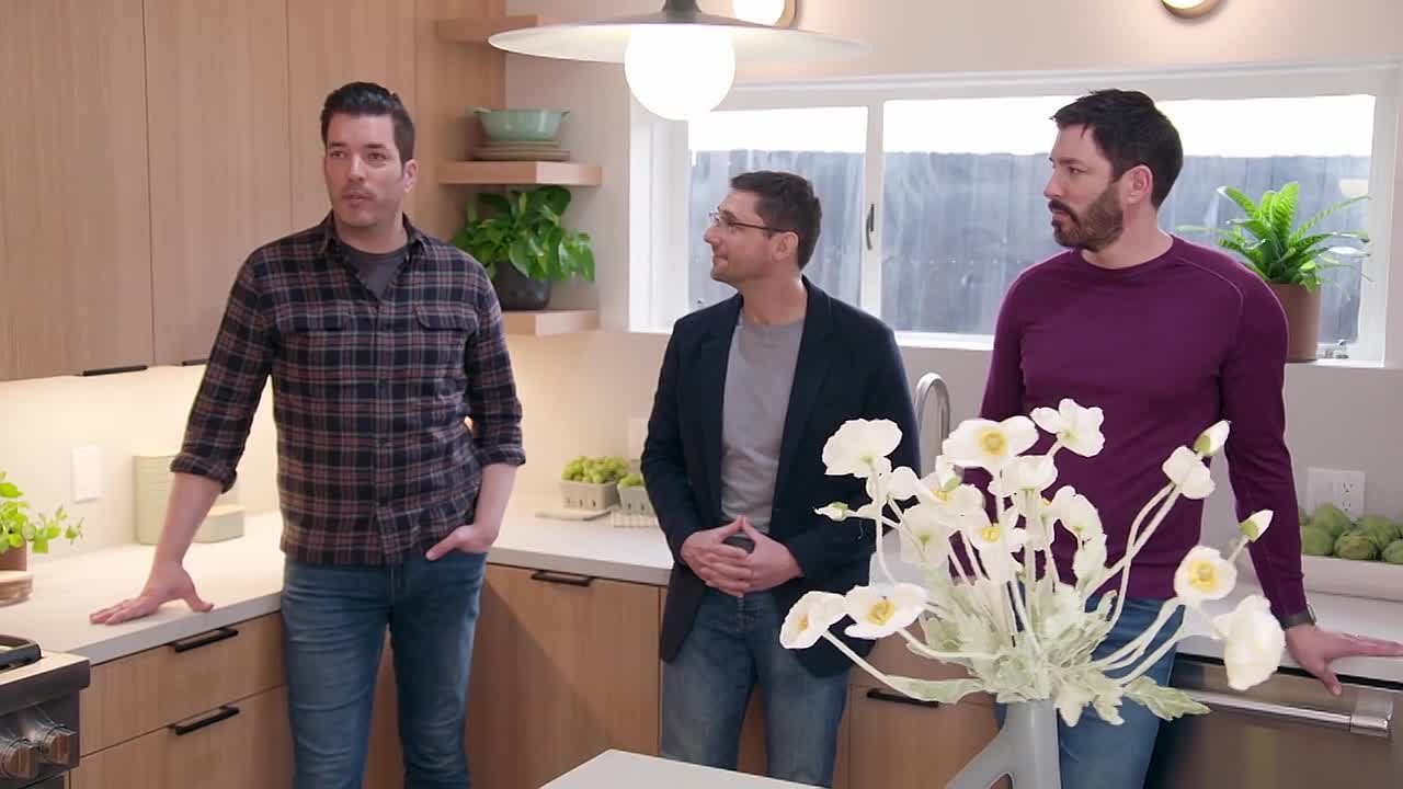 Dont Hate Your House with the Property Brothers S02E03 1080p WEB h264-CBFM-