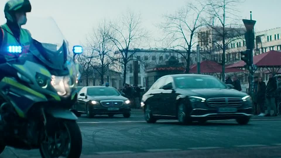 Hijack S02E02 Control 720p AMZN WEB-DL