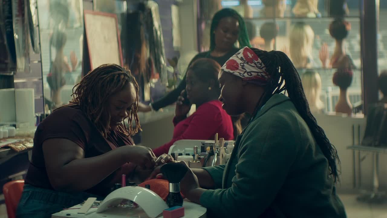 ⁣Neneh Superstar 2023 FRENCH 1080p DDP5 1 H264-W074