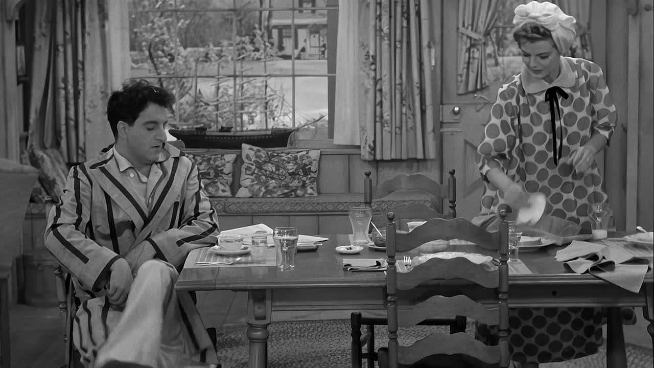 ⁣I Love Lucy - S08E02 - Lucy Makes Room for Danny