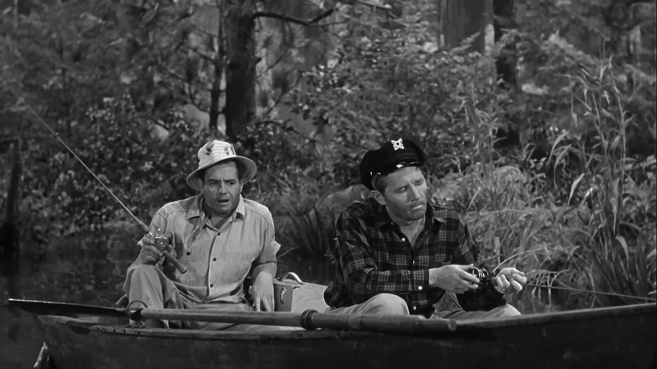 ⁣I Love Lucy - S08E05 - Lucy's Summer Vacation