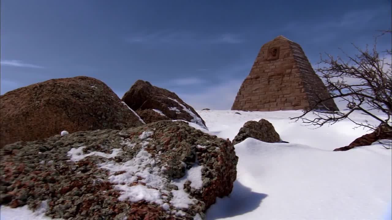 Mysteries at the Monument S01E09