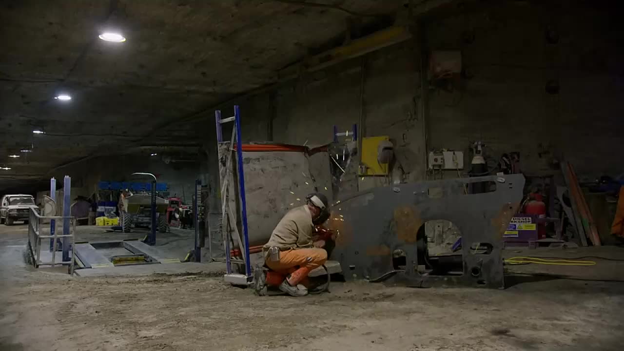 Guy Martin Proper Jobs S02E02 [540p mp4]