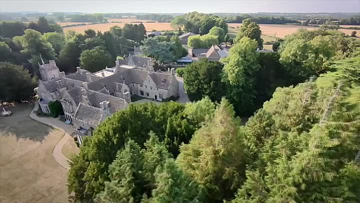 ⁣Saving Country Houses With Penelope Keith S01E01