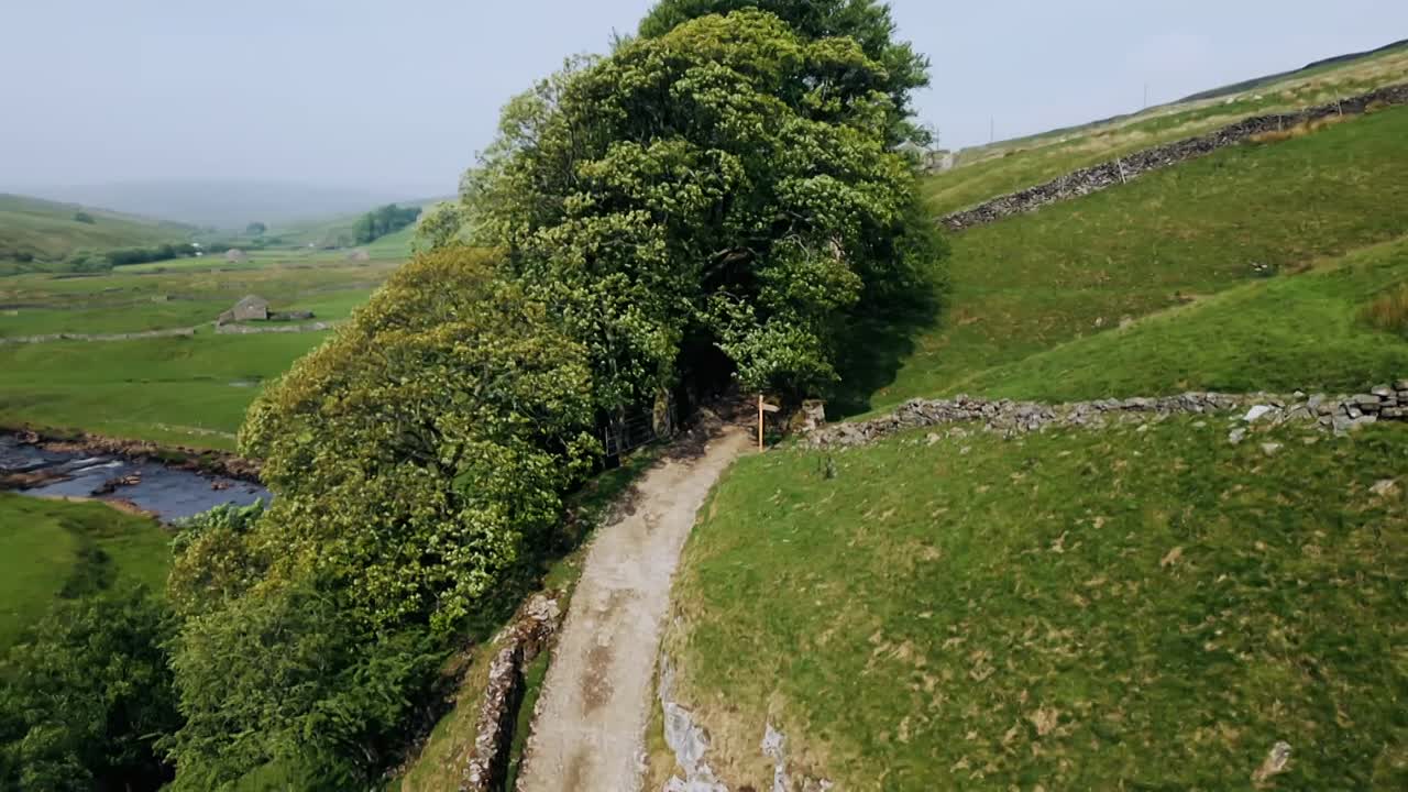 ⁣Our Farm Next Door Amanda Clive and Kids S03E02 1080p ALL4