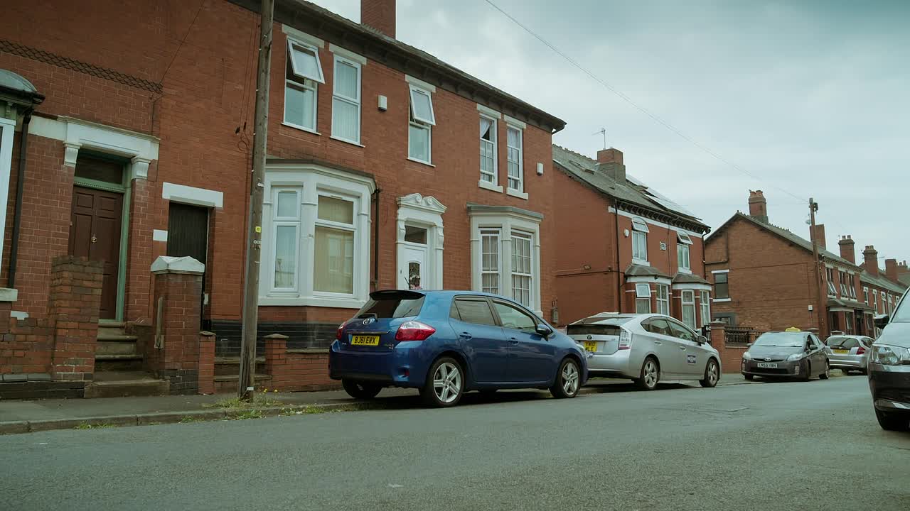 Guz Khans Custom Cars S01E02 Seats and Streets 1080p AMZN WEB-DL