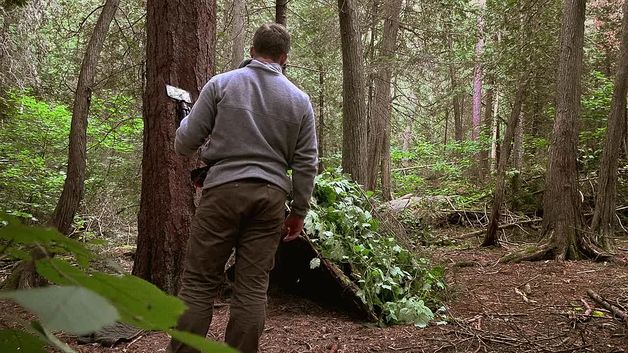 Extracted S02E01 720p WEB