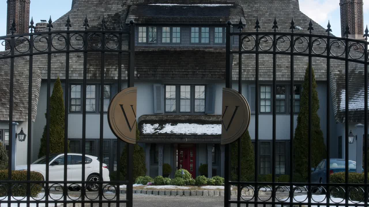 The Housemaid 2025 2160p AMZN WEB-DL DDP5 1 Atmos H 265-BYNDR