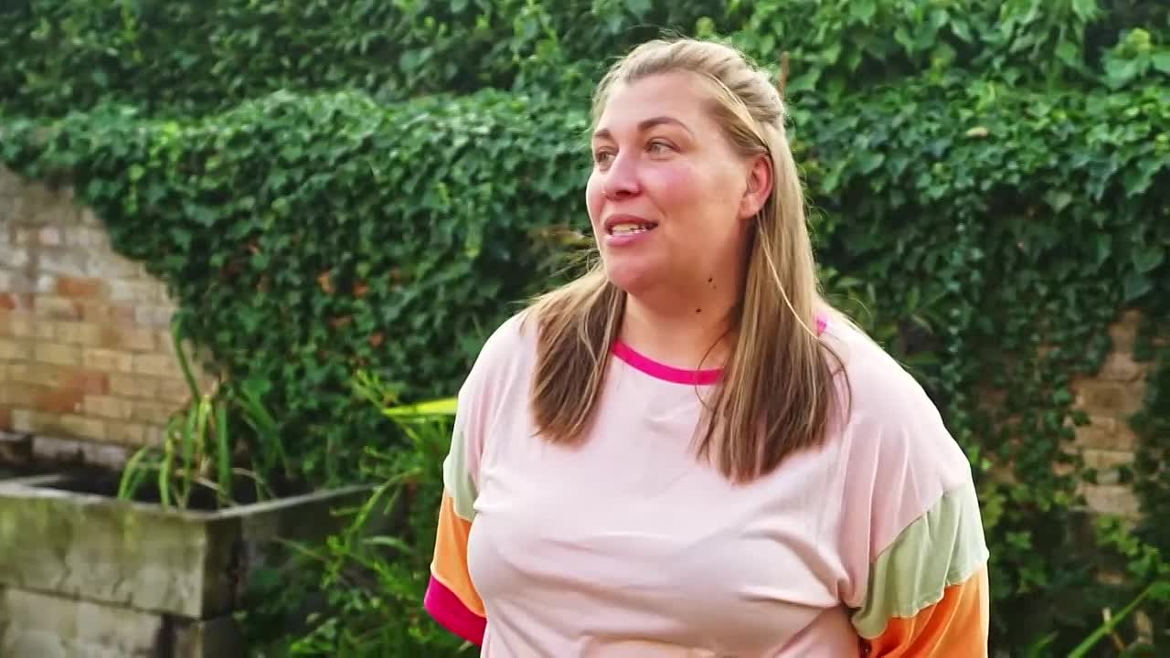 ⁣Dogs Behaving Very Badly S08E04 720p MY5 WEB-DL