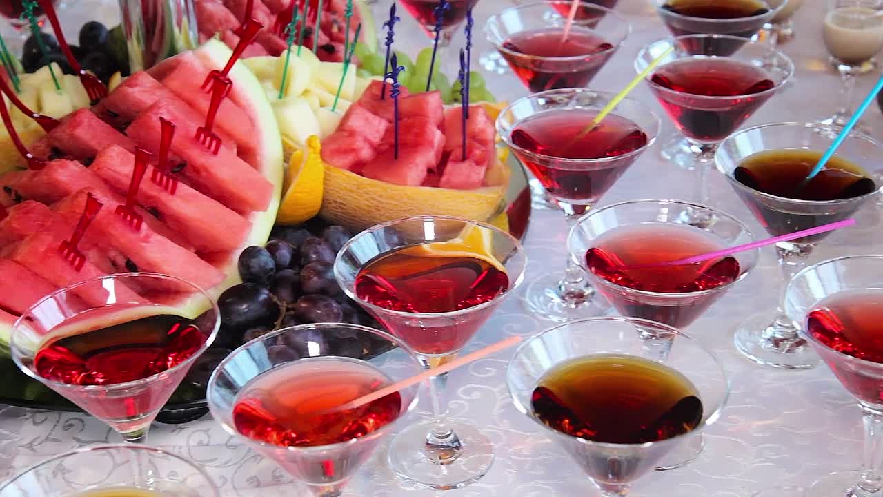 ⁣Moonshiners Master Distiller S08E01 Ultimate Vodka Showdown 1080p DISC WEB-DL