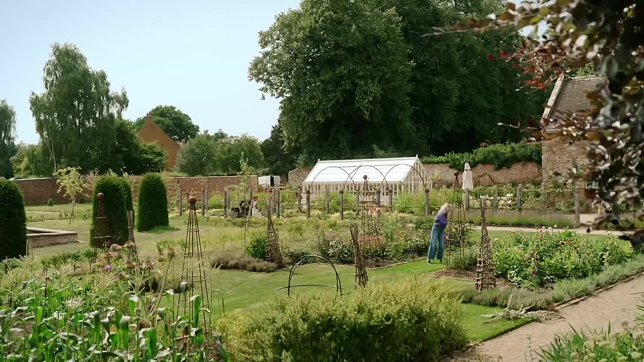 ⁣Saving Country Houses With Penelope Keith S01E04 720p WEB H264-JFF