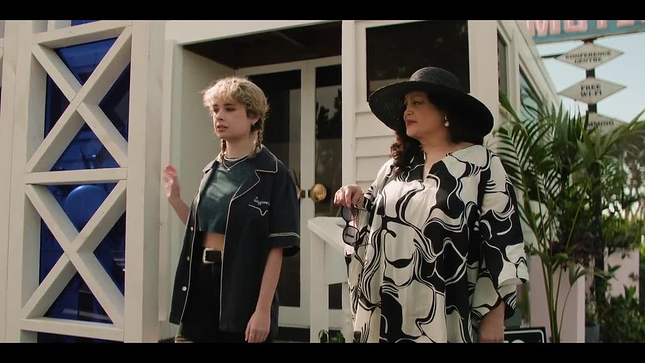 Blue Murder Motel S01E03