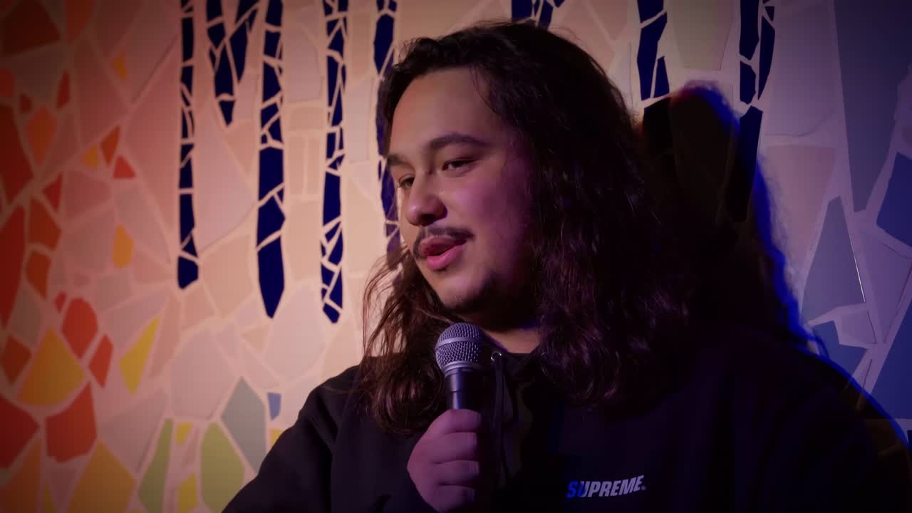 ⁣Hugo Le Van Spectacle pour Enfants et leurs Grosses Daronnes 2025 FRENCH 2160p HDRip AV1 AAC