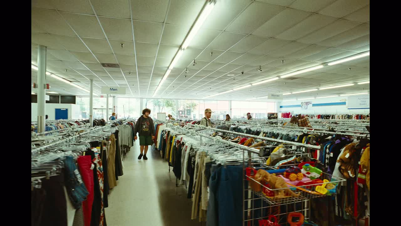 ⁣Bugonia 2025 2160p AMZN WEB-DL DDP5 1 H 265