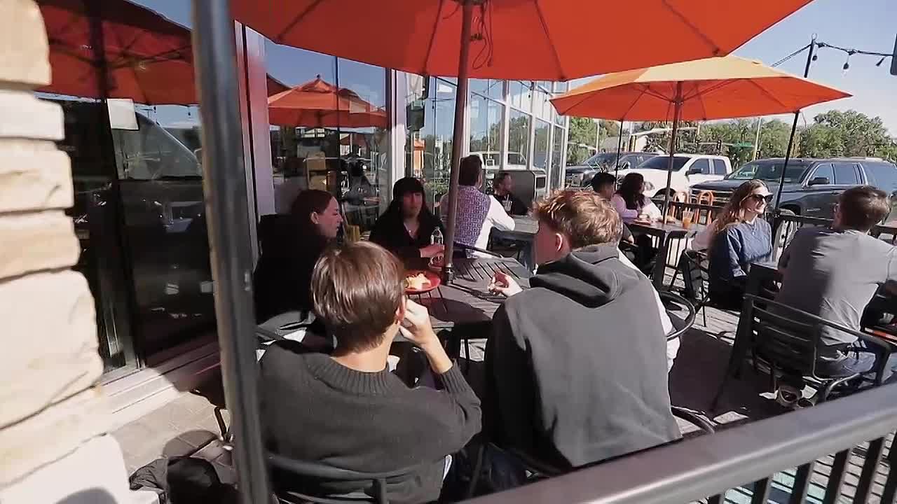 Diners Drive-Ins and Dives S54E01